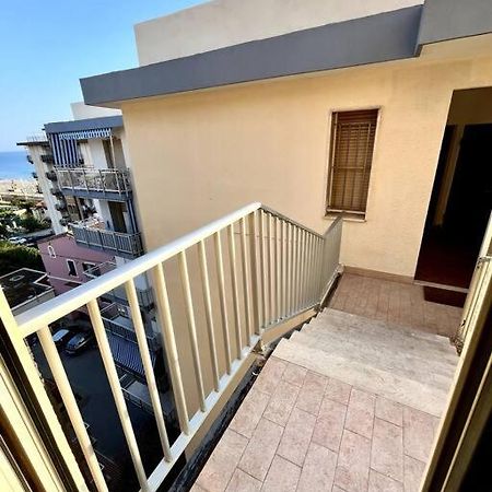 Appartamento Casa Solymar Vallecrosia Esterno foto